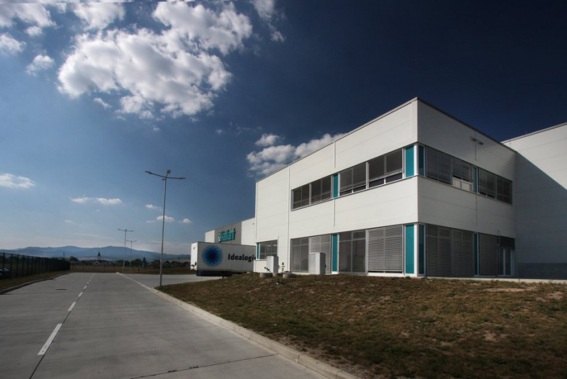 Priemyselné stavby / VAILLANT Trenčín - foto